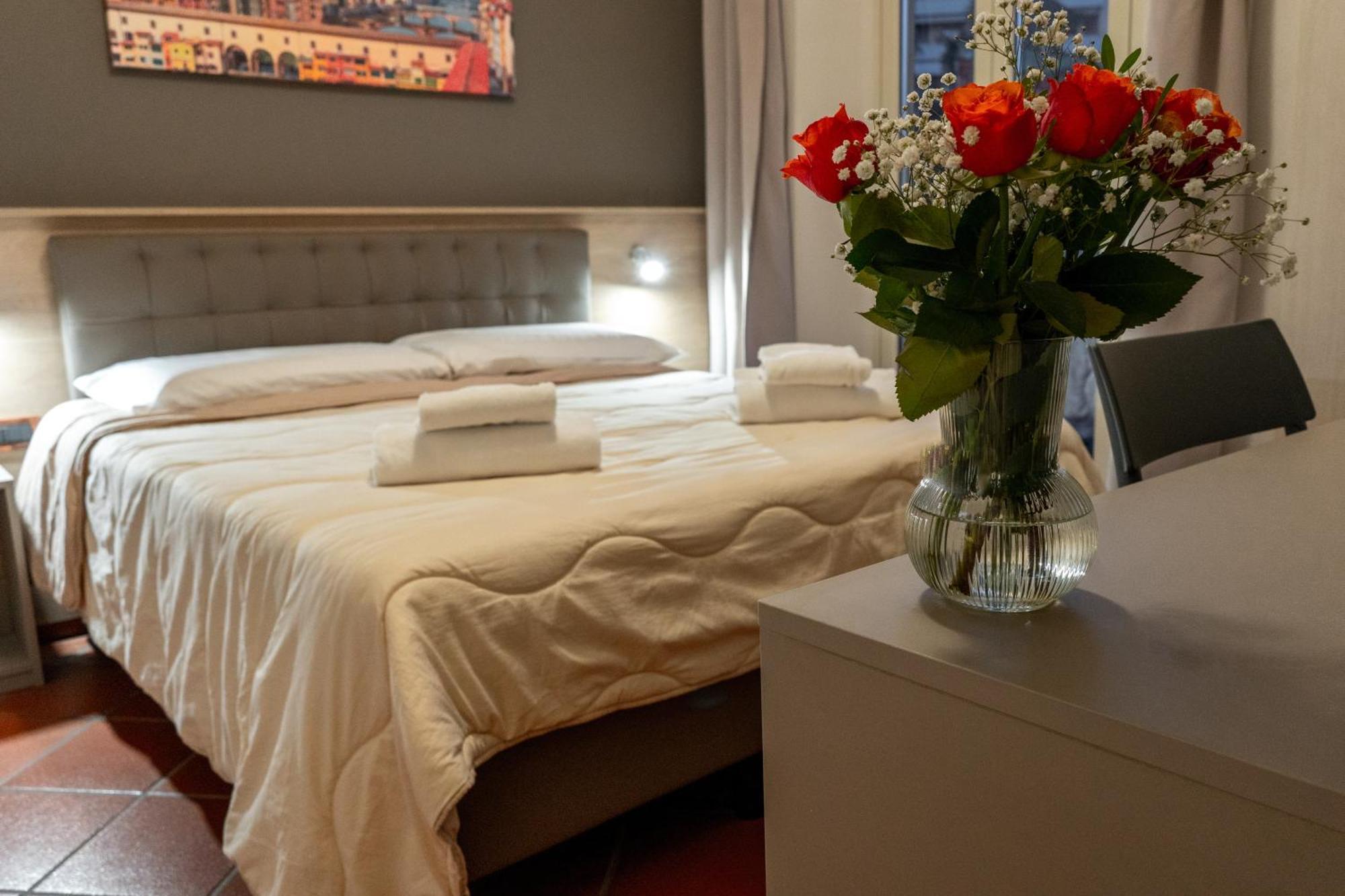 La Rosa Di Firenze B&B Bagian luar foto