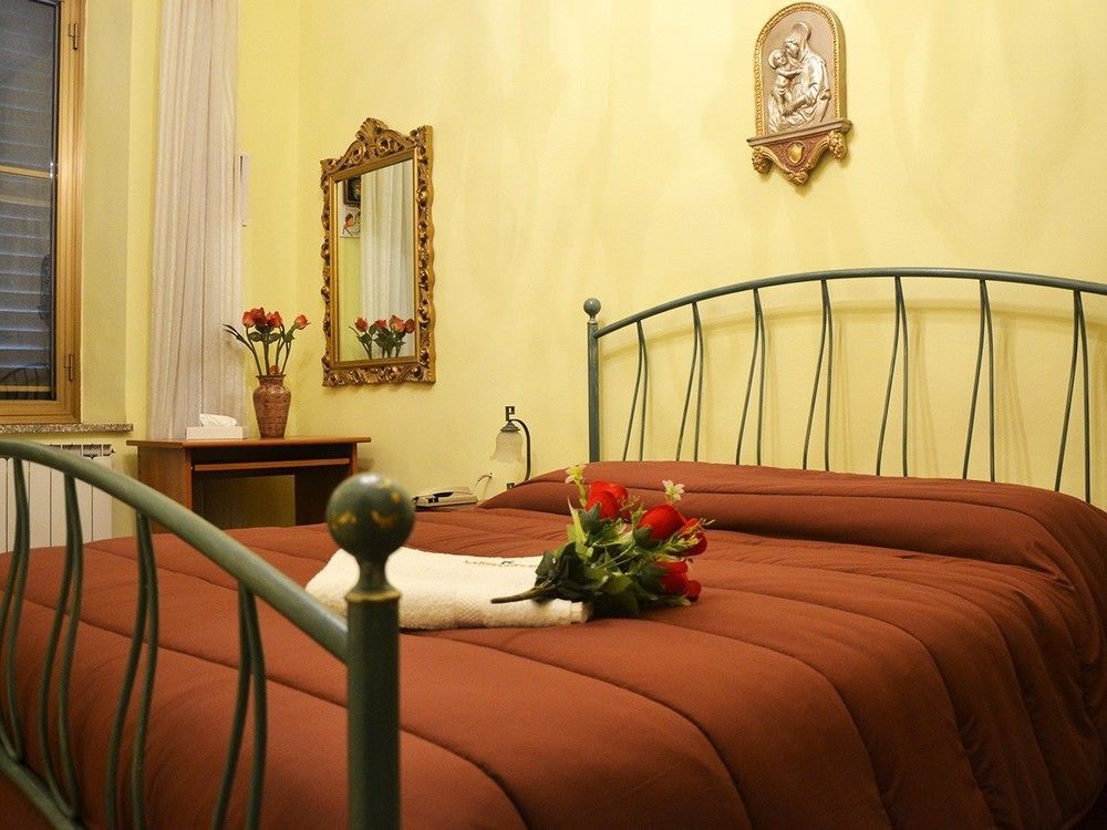 La Rosa Di Firenze B&B Bagian luar foto